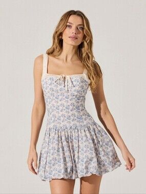 NWOT ASTR The Label Milkmaid Mini Bubble Dress in Blue Floral - Size Medium